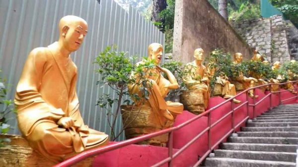 Монастырь 10000 Будд в Гонконге