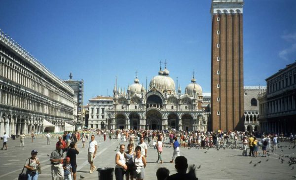 Как проехать на площадь Венеции?